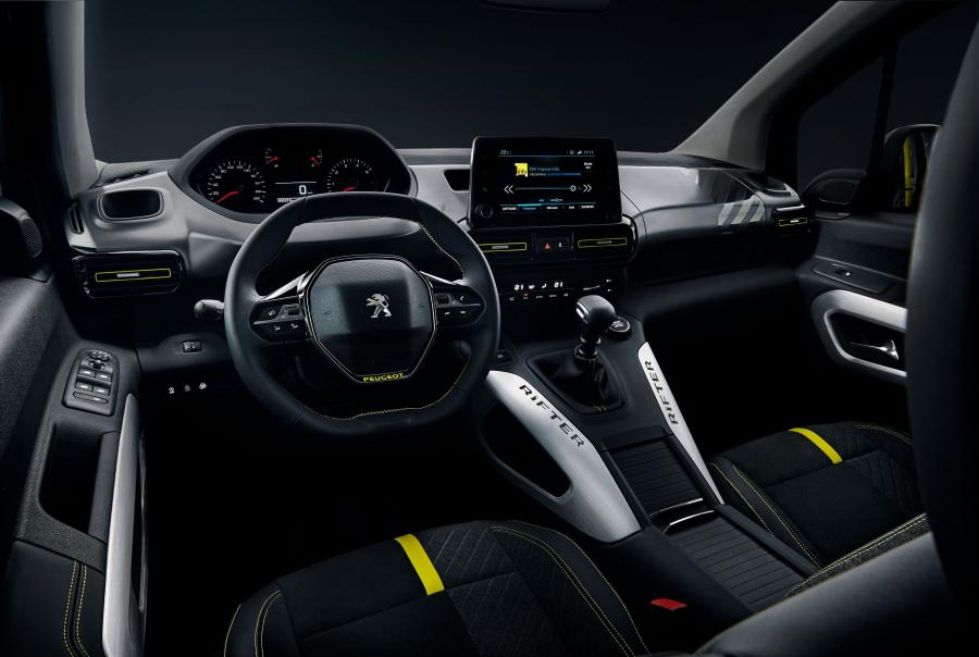 Интерьер Peugeot Rifter 4x4 Concept 2018 года  (фото 14 из 26)